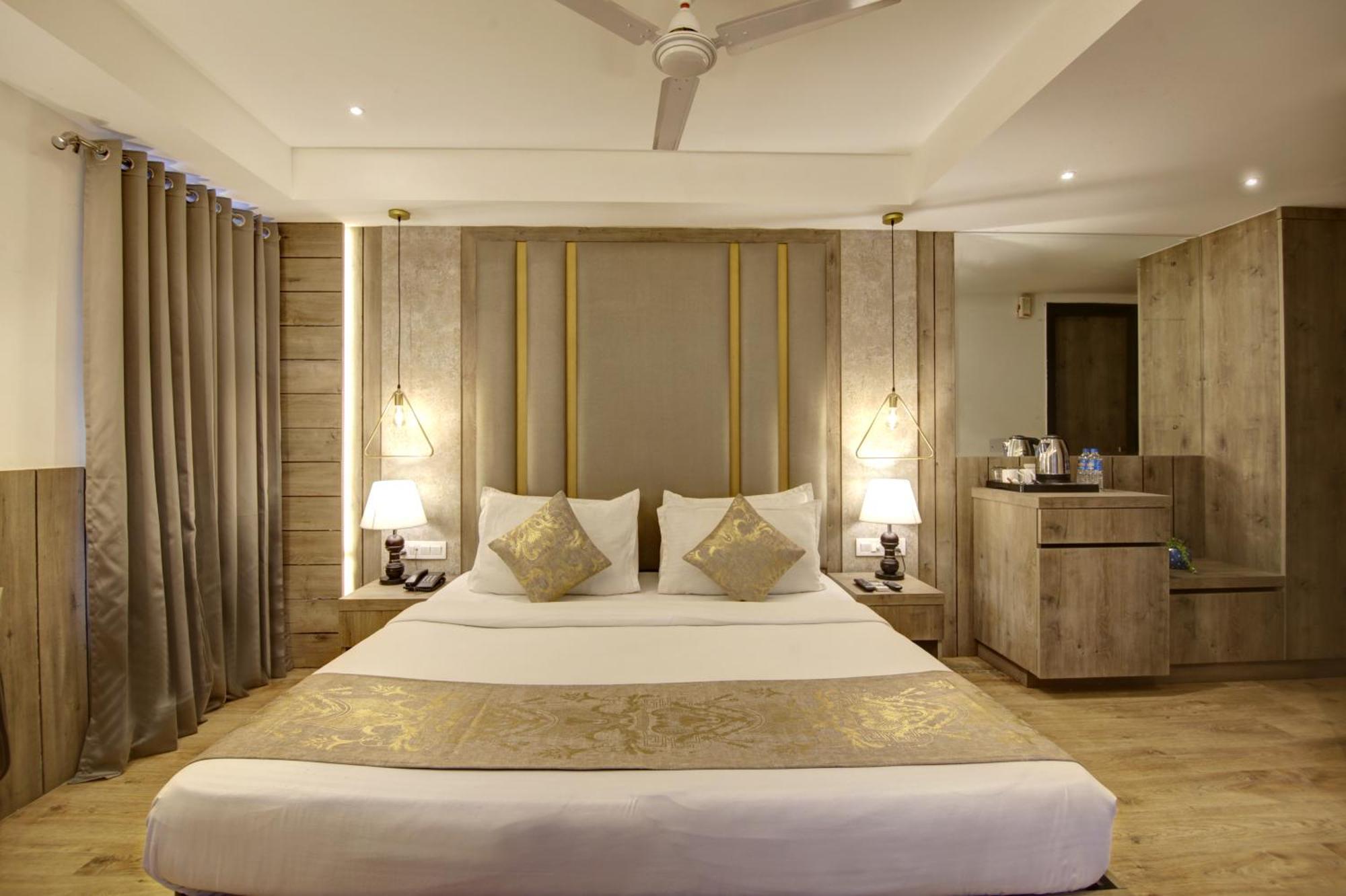 Hotel Town Grand Patel Nagar Új-Delhi Kültér fotó