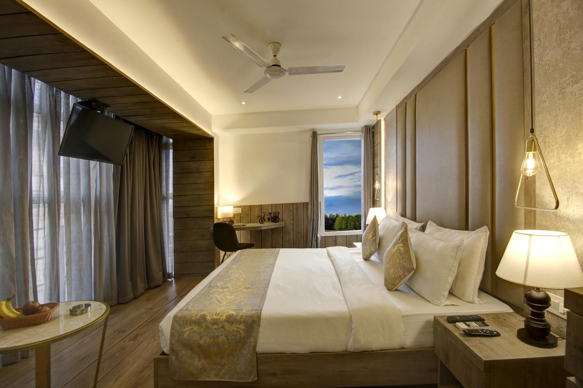 Hotel Town Grand Patel Nagar Új-Delhi Kültér fotó