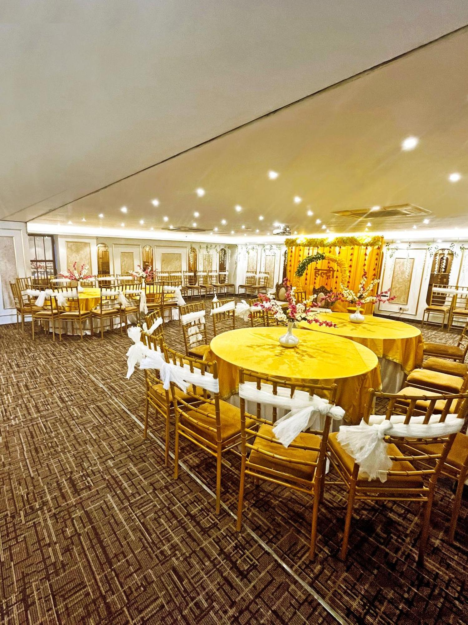Hotel Town Grand Patel Nagar Új-Delhi Kültér fotó