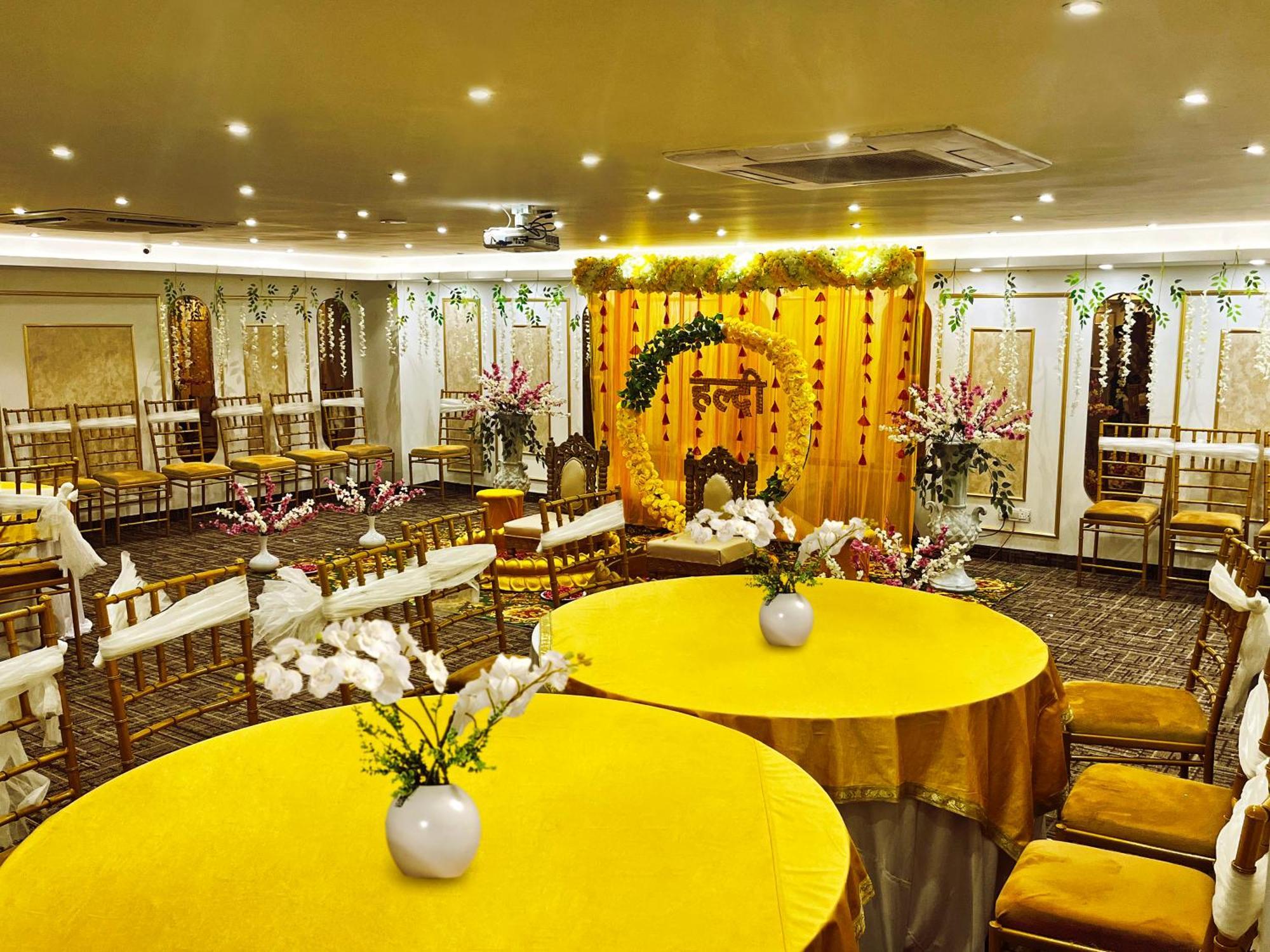 Hotel Town Grand Patel Nagar Új-Delhi Kültér fotó