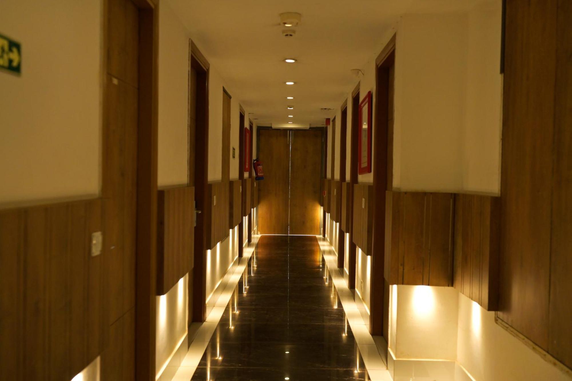 Hotel Town Grand Patel Nagar Új-Delhi Kültér fotó